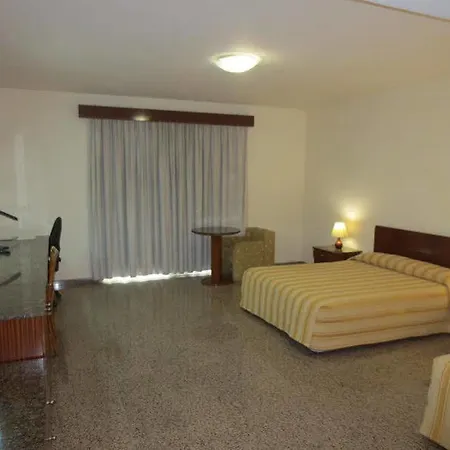 Отель Kapetanios 3*